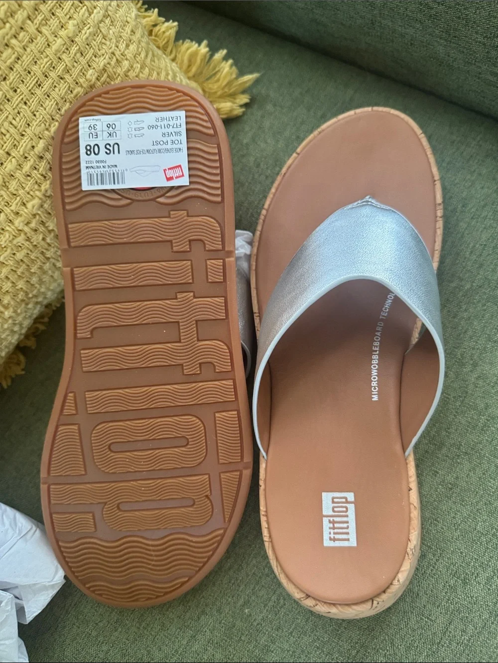 FitFlop Metallic Silver Cork Wedge Thong Sandals Womens Size 08 NWOT